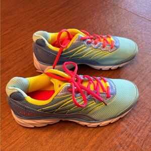 Girls Fila Multi-color Sneakers Size 5
